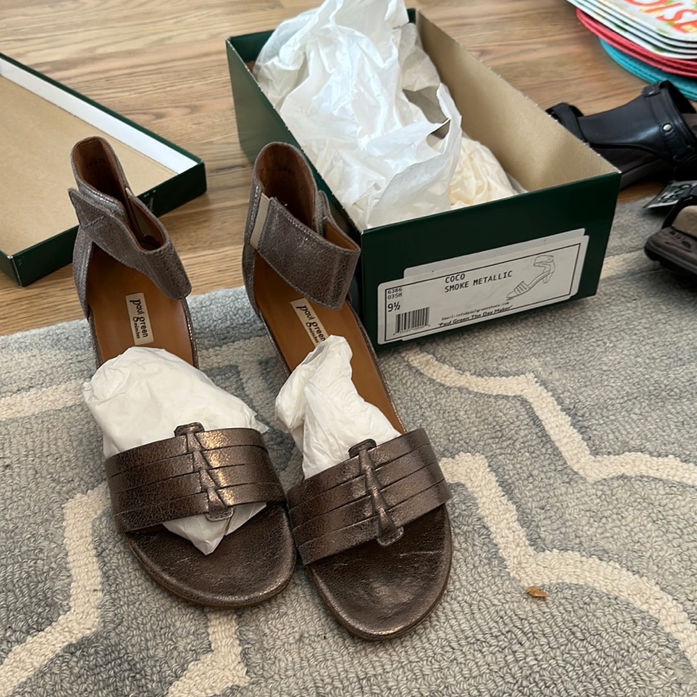 Paul Green coco smoke metallic heels new in box
